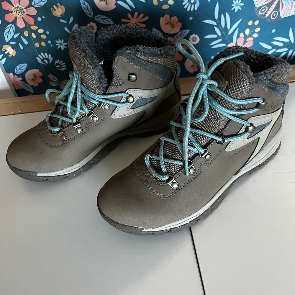 Columbia Blue and Tan Winter Rain Boots with Sturdy Sole